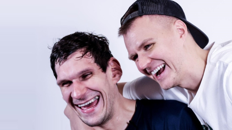 Marjanovičs un Porziņģis. Foto: Dallas Mavericks