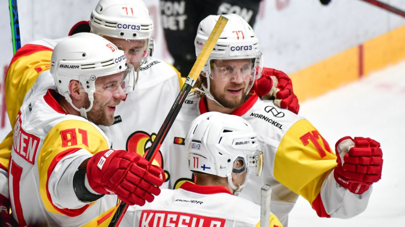 Helsinku "Jokerit" hokejisti svin vārtu guvumu. Foto: Yuri Smityuk/TASS/Scanpix