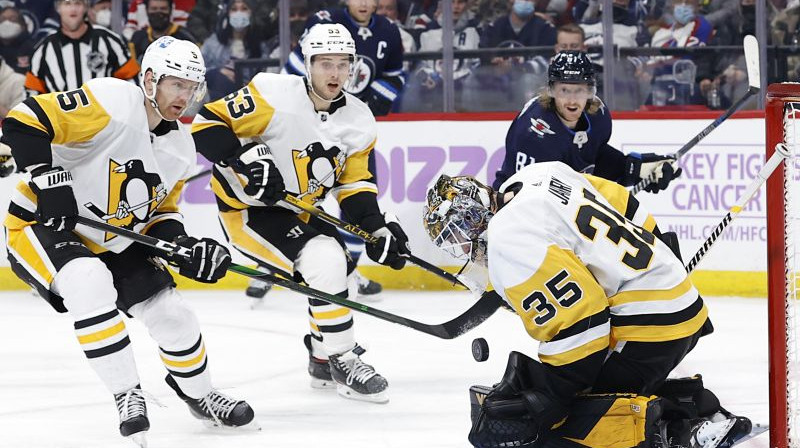 Teodors Bļugers (centrā). Foto: Usa sports Today/Scanpix