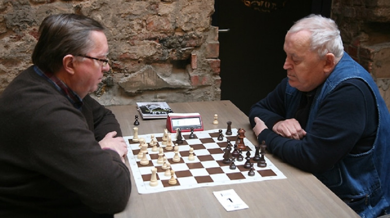 Z.Lanka (pa kreisi). Foto: Latvijas Šaha federācija.