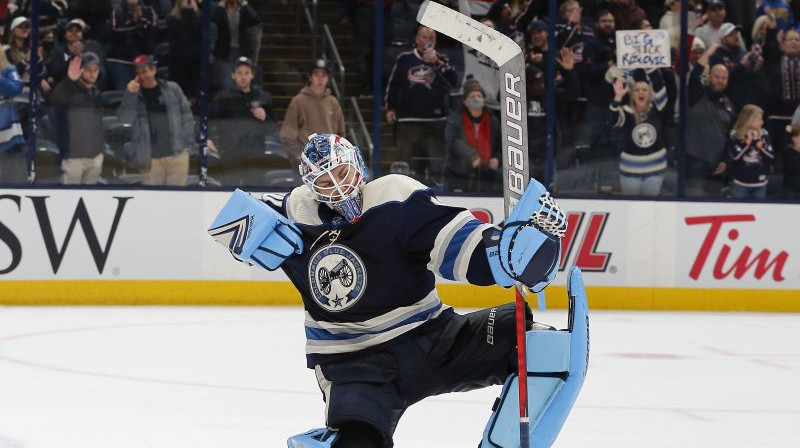 Elvis Merzļikins svin panākumu. Foto: USA Sports Today/Scanpix
