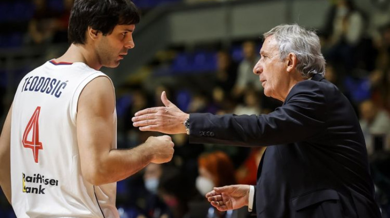 Milošs Teodosičs un Svetislavs Pešičs. Foto: FIBA