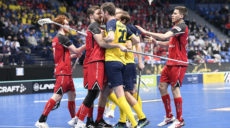 Epizode no Zviedrijas-Šveices spēles
Foto: IFF Floorball