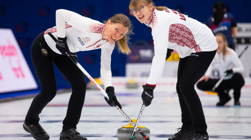No kreisās: Ieva Krusta, Evelīna Barone
Foto: WCF/Céline Stucki