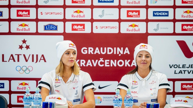 Tīna Graudiņa un  Anastasija Kravčenoka. Foto: Renārs Koris / facebook.com/graudina.kravcenoka