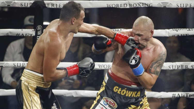 Maksims Vlasovs cīņā pret Kšištofu Glovacki. Foto: imago/Newspix/Scanpix