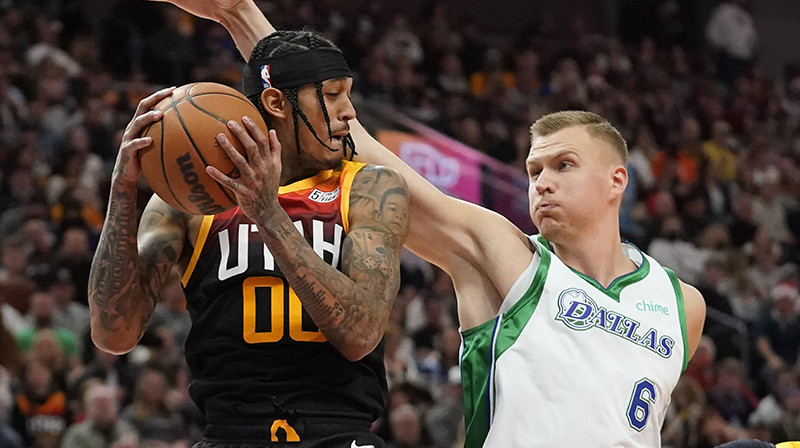 Džordans Klārksons un Kristaps Porziņģis. Foto: AP/Scanpix