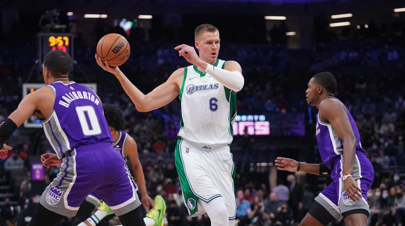 Kristaps Porziņģis (vidū). Foto: USA Sports Today/Scanpix