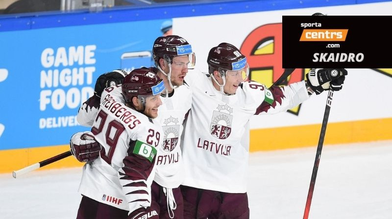 Latvijas izlases hokejisti Ralfs Freibergs, Miks Indrašis un Ronalds Ķēniņš. Foto: Edijs Pālens/Xinhua/Scanpix