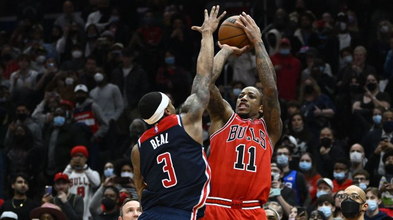 Bredlijs Bīls pret Demāru Derouzenu. Foto: USA Sports Today/Scanpix