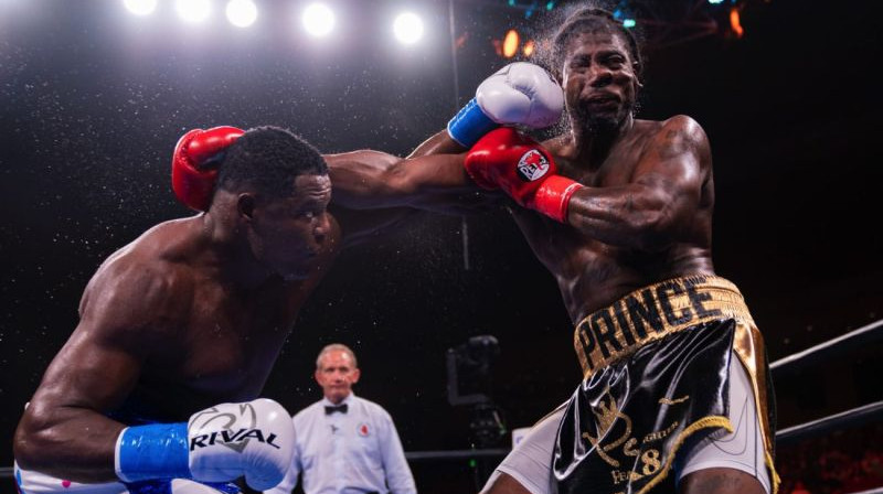 Luiss Ortiss un Čārlzs Mārtins. Foto: Ryan Hafey/Premier Boxing