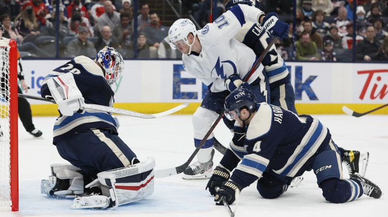 Jonass Korpisalo un Korijs Perijs. Foto: AP/Scanpix
