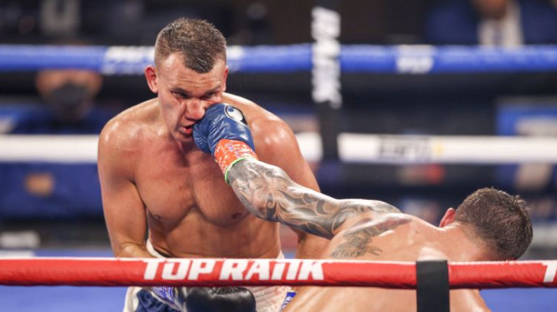 Džo Smits pret Maksimu Vlasovu. Foto: AP/Scanpix