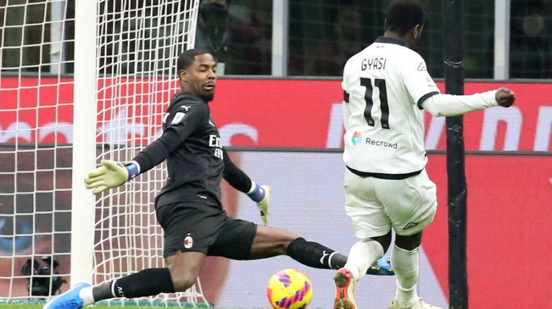 Emanuels Gjasi izrauj ''Spezia'' uzvaru. Foto: SPO/Scanpix