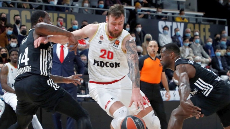 "Monaco" basketbolists Donāts Motejūns uzbrukumā. Foto: euroleague.net