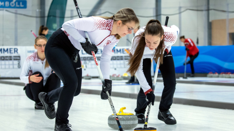 No kreisās: Ērika Patrīcija Bitmete, Rēzija Ieviņa, Veronika Apse
Foto: WCF/Steve Seixeiro