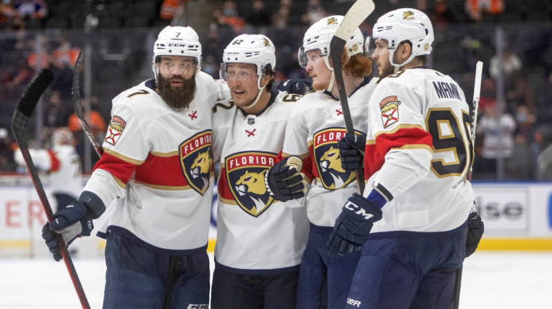 Floridas "Panthers" hokejisti svin vārtu guvumu. Foto: Jason Franson/AP/Scanpix