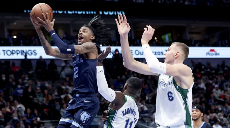 Dža Morants un Kristaps Porziņģis. Foto: USA Sports Today/Scanpix