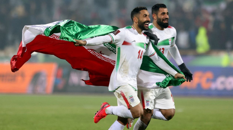 Irānas izlases futbolisti svin iekļūšanu Pasaules kausa finālturnīrā. Foto: Reuters/Scanpix