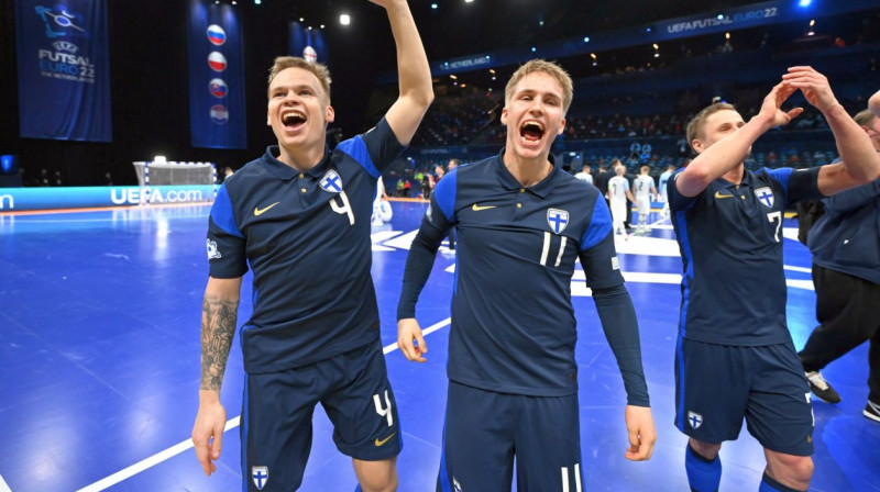 Somijas telpu futbola izlases spēlētāji svin iekļūšanu EČ ceturtdaļfinālā. Foto: UEFA Futsal