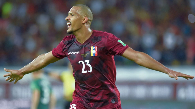 Venecuēlas izlases futbolists Salomons Rondons svin vārtu guvumu. Foto: Pedro Rances Mattey/AFP/Scanpix