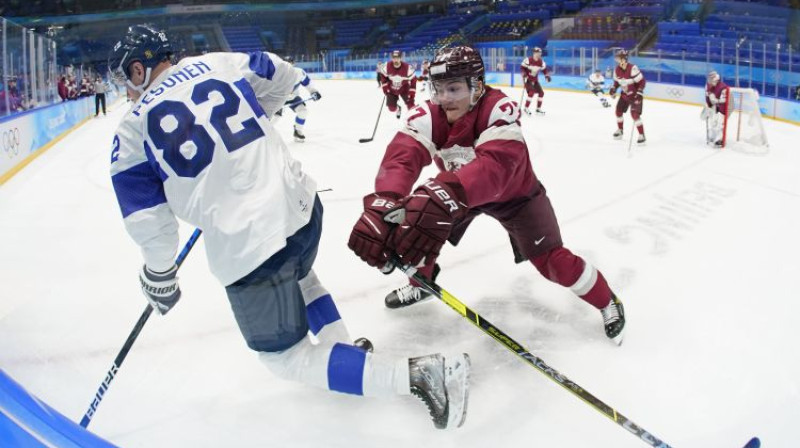 Kristaps Zīle spēlē pret Somiju. Foto: AP/Scanpix
