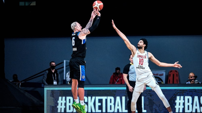 Jānis Timma izpilda trejaci. Foto: FIBA