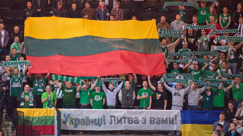 "Ukraiņi! Lietuva ir ar jums." Foto: Žalgiris