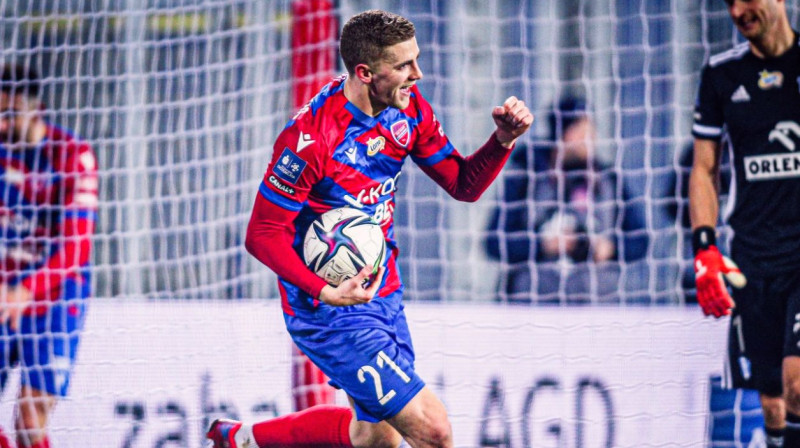 Vladislavs Gutkovskis svin vārtu guvumu. Foto: Jakub Ziemianin/rakow.com