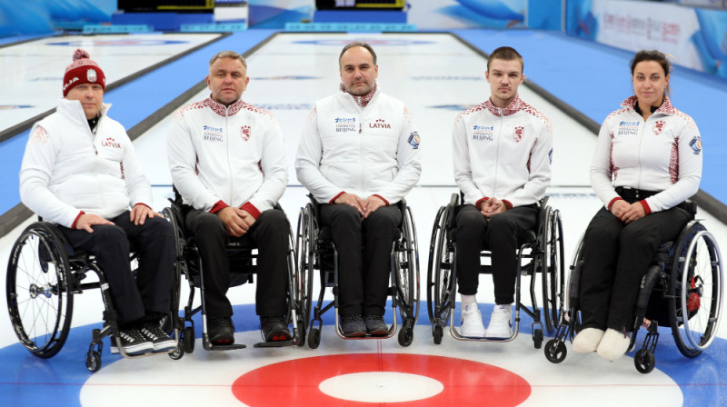 No kreisās: Aleksandrs Dimbovskis, Ojārs Briedis, Agris Lasmans, Sergejs Djačenko, Poļina Rožkova
Foto: WCF/Alina_Pavlyuchik