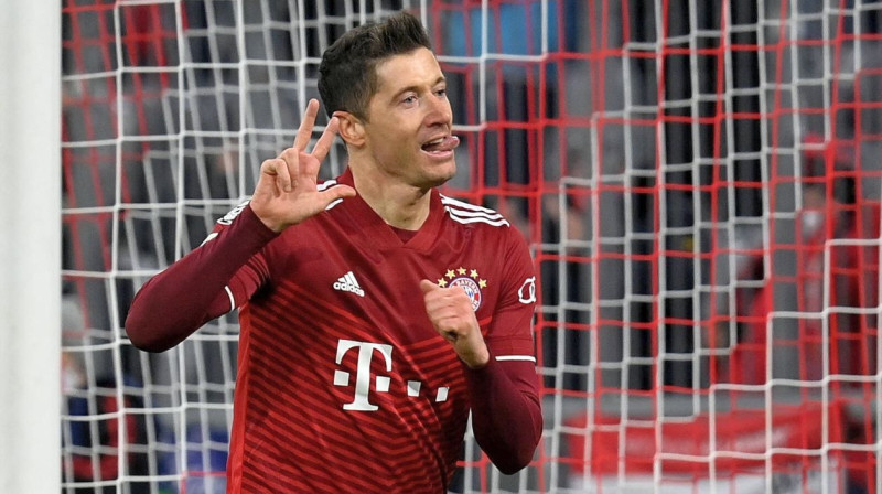 Roberts Levandovskis svin trešo vārtu guvumu spēlē. Foto: Imago Images/Ulrich Hufnagel/Scanpix