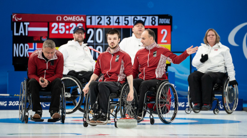 No kreisās: Ojārs Briedis, Sergejs Djačenko, Agris Lasmans
Foto: Ansis Ventiņš