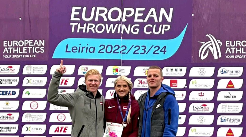 Līna Mūze ar treneriem. Foto: European Throwing Cup / @lina.muze