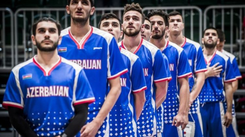 Laicīgi nākot visiem sporta medijiem palīgā, Dīvāna eksperts informē, ka šis foto ir ar Azerbaidžānas basketbola izlasi un to rītdienas spēles sakarā izmantot nevajag. Foto: azerisport.com