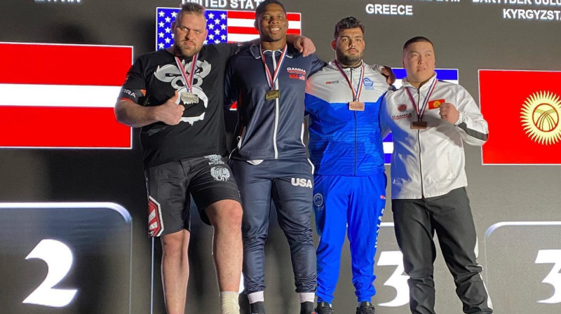 Mārtiņš Boževnieks (pirmais no labās) uz goda pjedestāla
Foto: Kaspars Semjonovs