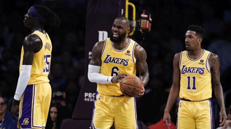 Lebrons Džeimss ne vienmēr bijis priecīgs par komandas biedru sniegumu. Foto: AP/Scanpix