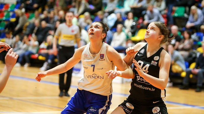Uļjana Dacko un Marta Kaupmane 2022. gada 1. aprīlī. Foto: Ritvars Raits