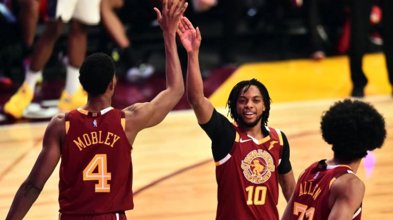 Evans Moblijs un Dariuss Gārlands. Foto: USA Today Sports/Scanpix