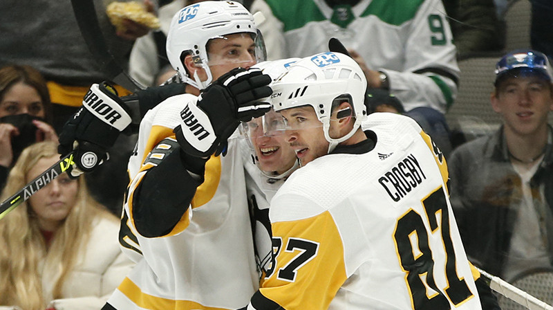 Teodors Bļugers un Sidnijs Krosbijs. Foto: USA Today Sports/Scanpix
