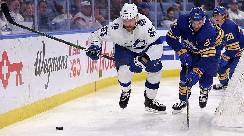 Eriks Černaks un Zemgus Girgensons. Foto: USA Sports Today/Scanpix