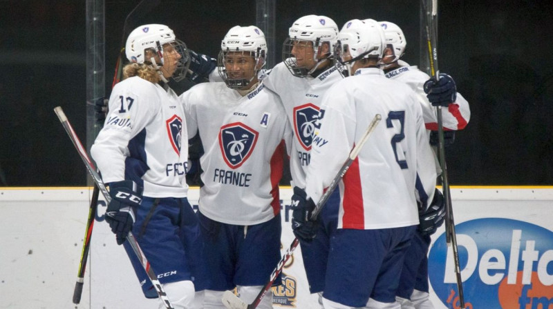 Francijas U18 izlases hokejisti svin vārtu guvumu. Foto: Equipe de France de Hockey sur Glace