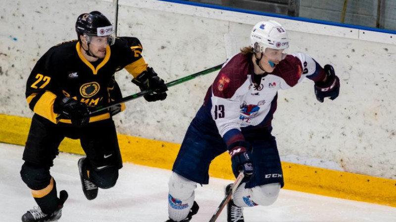 Vladislavs Adeļsons pret Klāvu Veinbergu. Foto: Guntis Lazdāns/OHL
