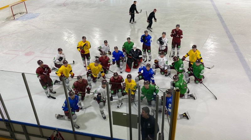 Latvijas izlases treniņš 18.04. Foto: Sportacentrs.com