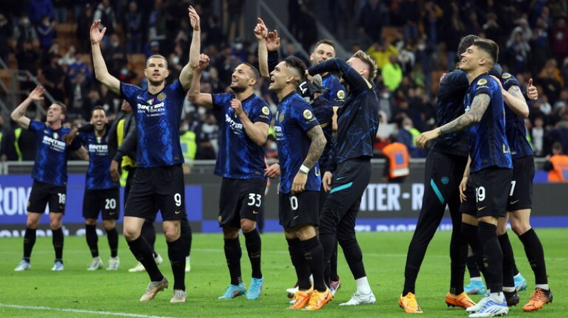 Milānas ''Inter'' pēc uzvaras. Foto: EPA/Scanpix