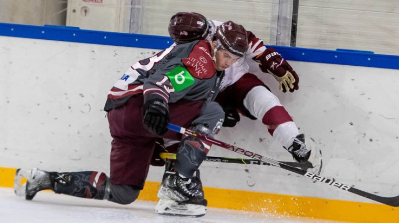 Artūrs Andžāns treniņspēlē pret U18 izlasi. Foto: Guntis Lazdāns/LHF