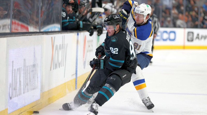 Rūdolfs Balcers cīņā pret Vladimiru Tarasenko. Foto: Ezra Shaw/EPA/Scanpix