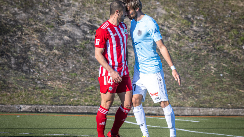 Iespējams, divi nepiekāpīgākie futbolisti Virslīgā - Pedrozu un Kendišs. Foto: Zigismunds Zālmanis, "Riga" FC