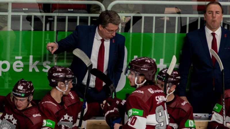 Harijs Vītoliņš pie Latvijas izlases stūres. Foto: Guntis Lazdāns/LHF