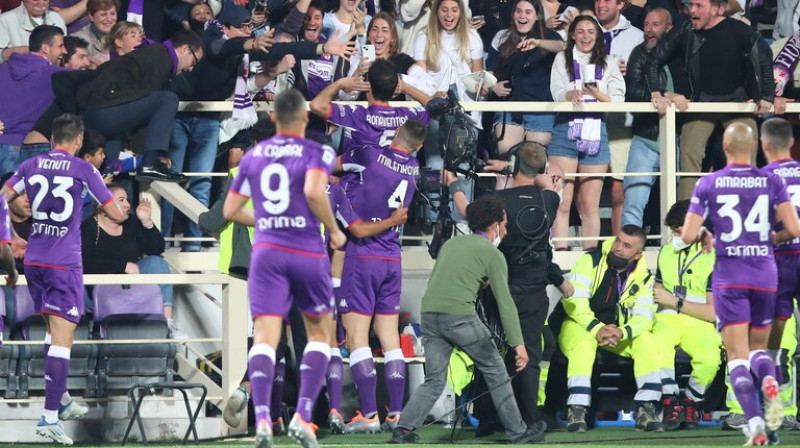 Džakomo Bonaventura ar partneriem atzīmē vārtus. Foto: ZUMAPRESS/Scanpix