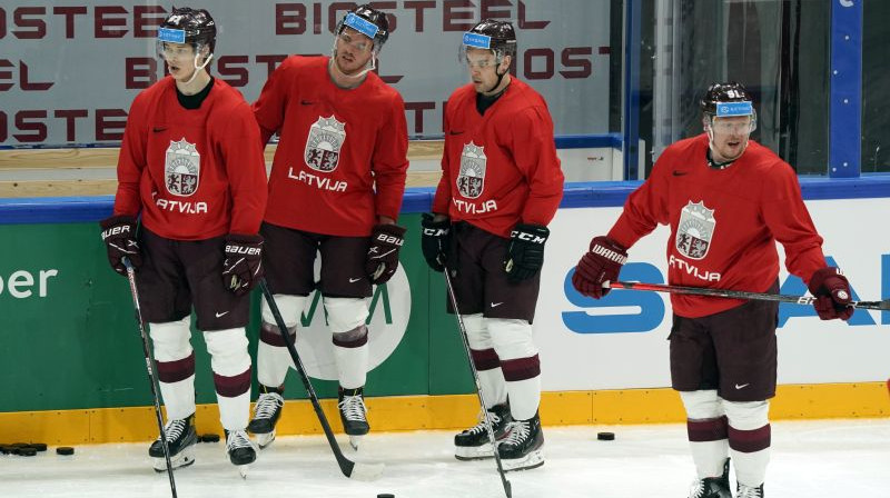 Klāvs Veinbergs (no kreisās), Kārlis Čukste, Kristaps Sotnieks, Ronalds Ķēniņš. Foto: Romāns Kokšarovs/F64